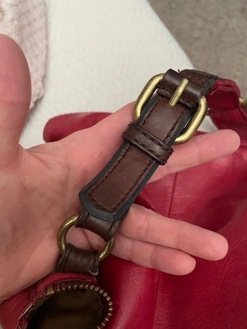 Fossil Women’s red Crossbody Leather Bag with double zip pocket front - Picture 4 of 10